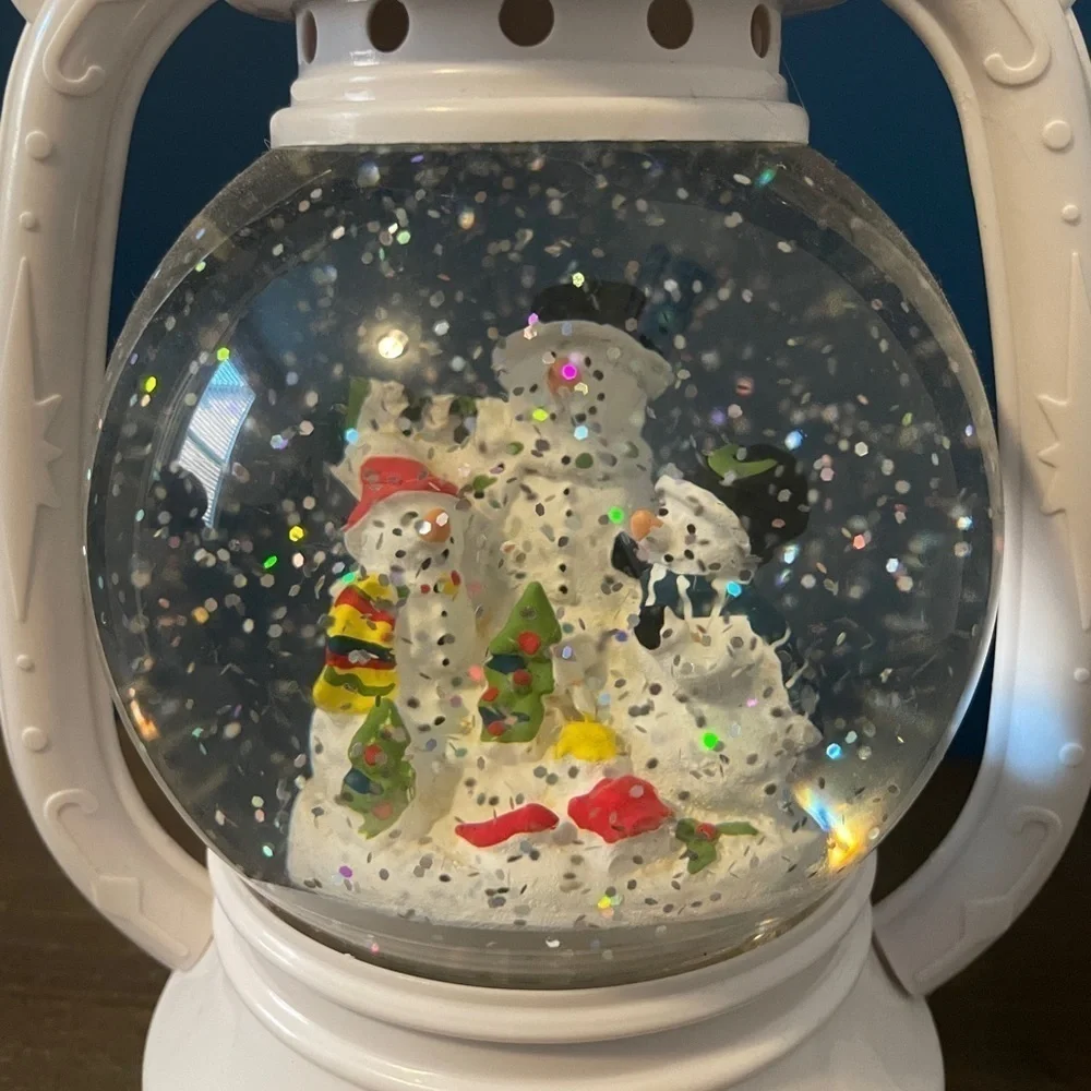 Snowman snow globe